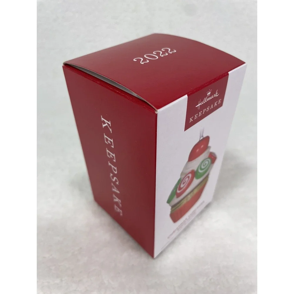 Hallmark Keepsake‎ 2022 Christmas Cupcakes Special  Edition  Ornament